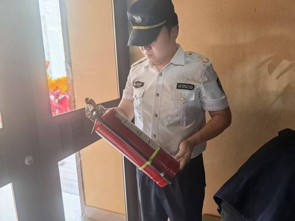郑州市上街区峡窝镇巡防队：灯影护平安