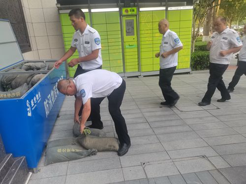  郑州市上街区峡窝镇巡防队：紧绷防汛弦 筑牢安全防线 