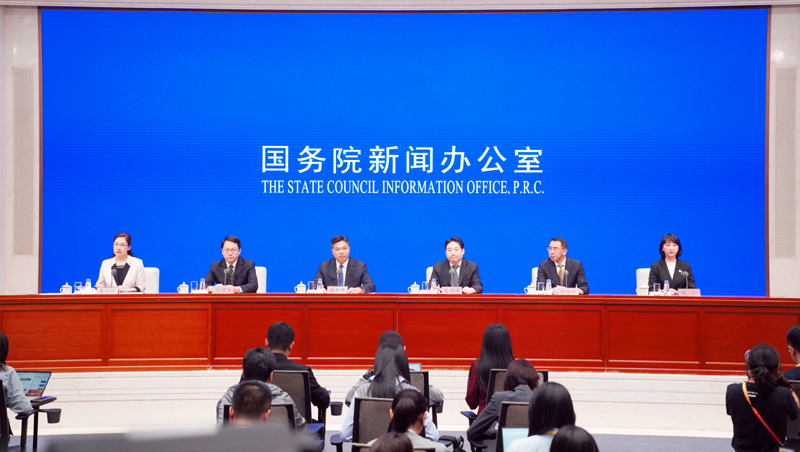 国新办举行新闻发布会 介绍扩大服务消费有关政策措施