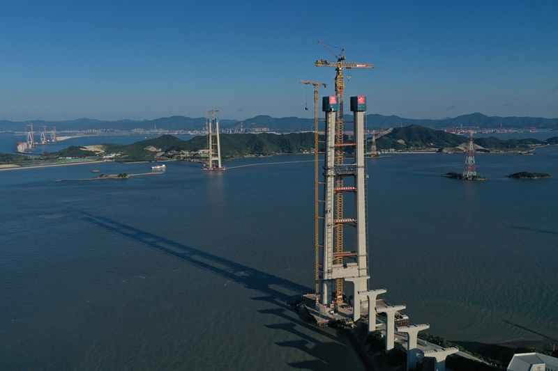 浙江：双屿门特大桥东主塔顺利封顶