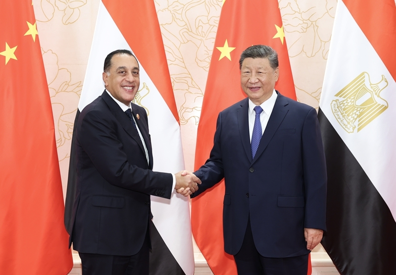 习近平会见埃及总理马德布利