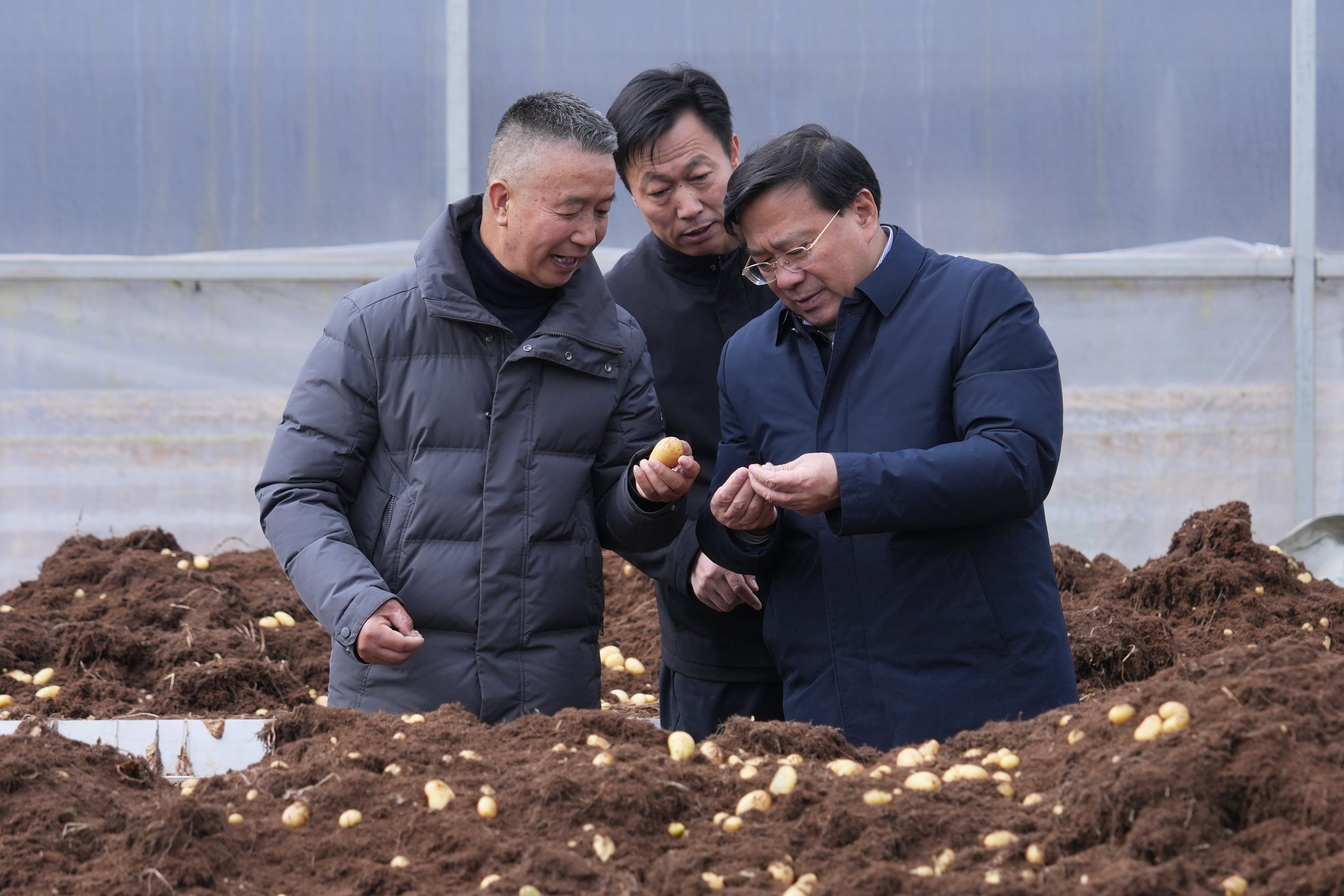 韩俊在甘肃调研时强调 持续巩固拓展脱贫攻坚成果 培育壮大乡村特色产业