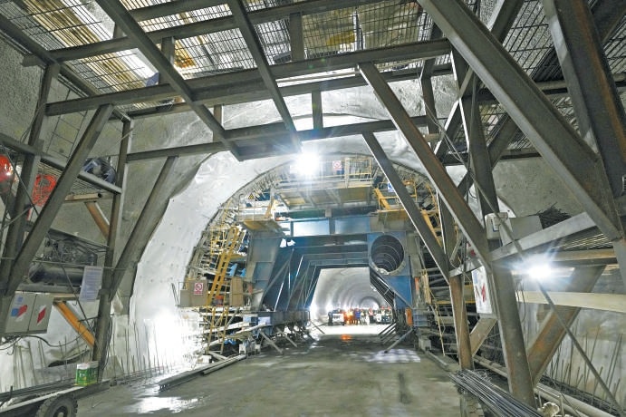 11月27日,108新线高速首条隧道河东村隧道正式贯通。 11月27日,108新线高速首条隧道河东村隧道正式贯通。