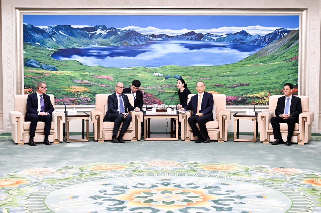 积极申办世界大学生冬季运动会