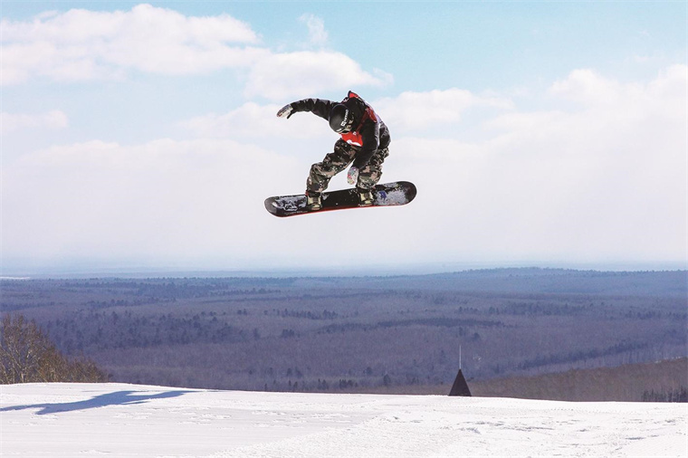 飞雪沐泉 乐享白山 ——2025“长白山之冬”冰雪旅游季启动