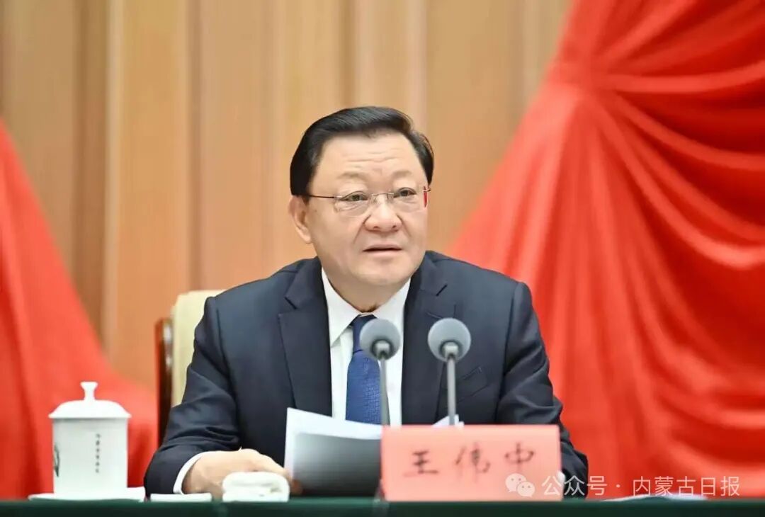 自治区科学技术奖励大会在呼召开 王伟中讲话 包钢主持