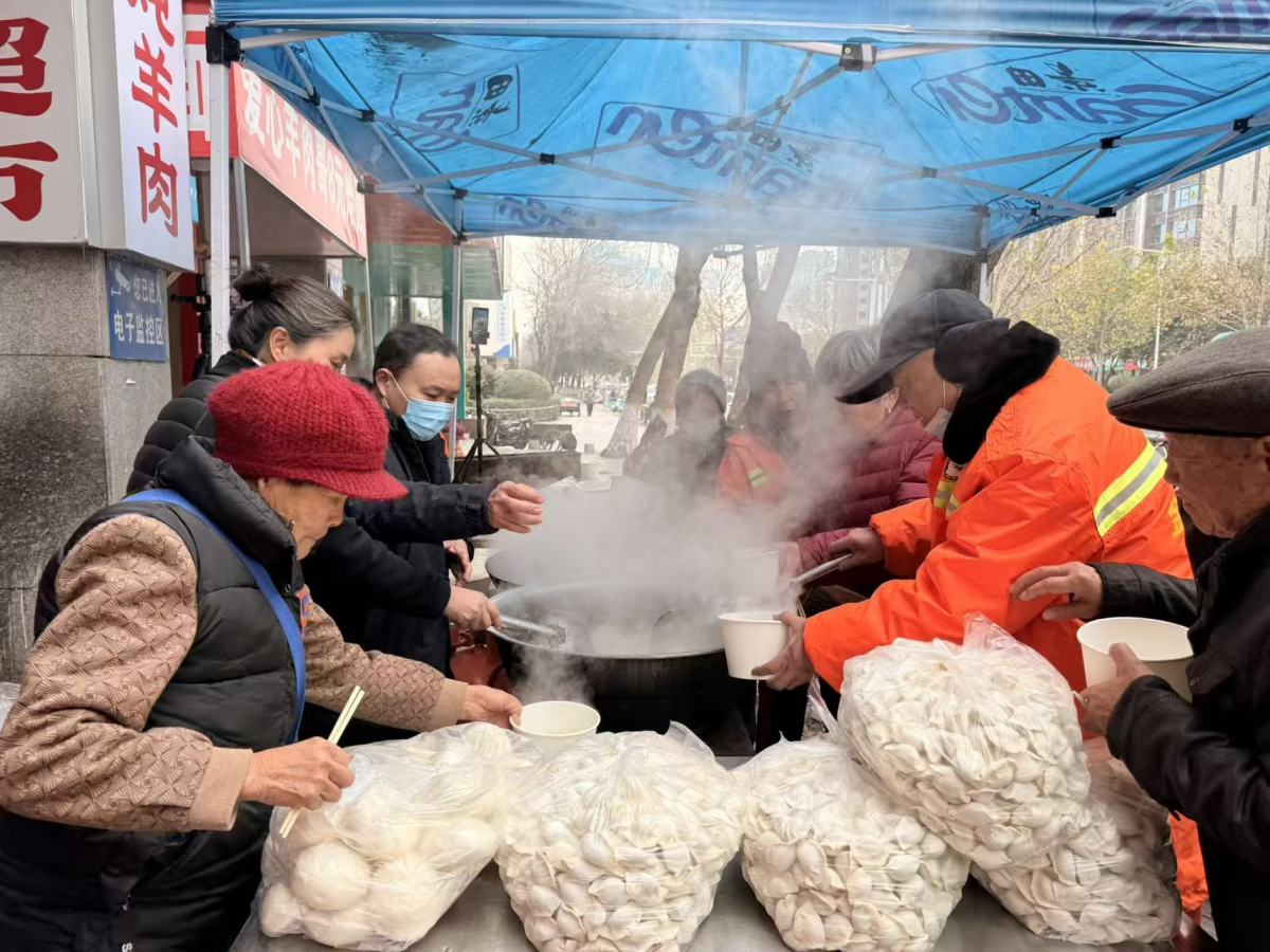 冬至暖郑州！羊肉哥200斤水饺全城派发