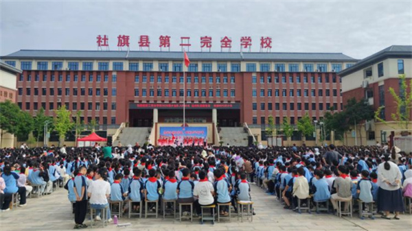 社旗县第二完全学校：高举队旗跟党走   做新时代好少年