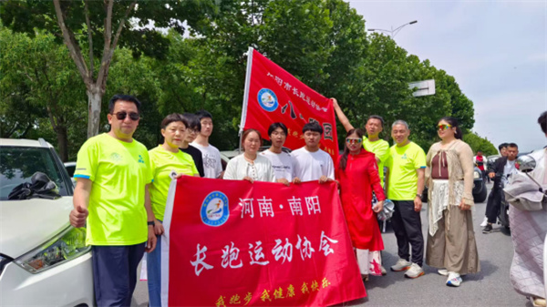 三色暖考场 十年护梦想!南阳八一跑团爱心接力护航高考
