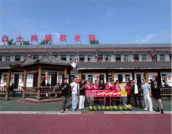 南召县白土岗镇:爱心义剪送温情,公益物资暖人心