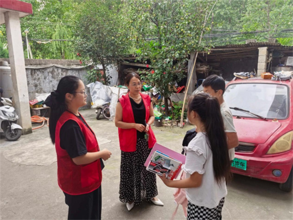 南召县白土岗镇:关爱留守儿童 护航健康成长