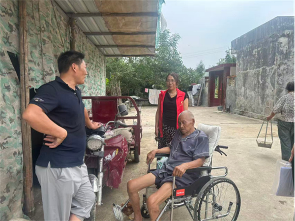 南召县白土岗镇：敲门访困暖夕阳 民生兜底守初心