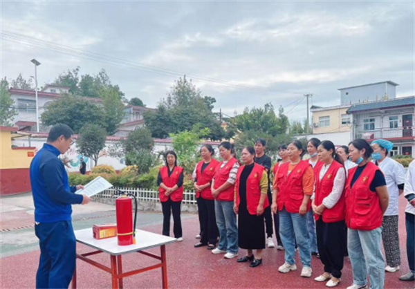南召县白土岗镇:抓实消防实操培训 提升安全处置能力