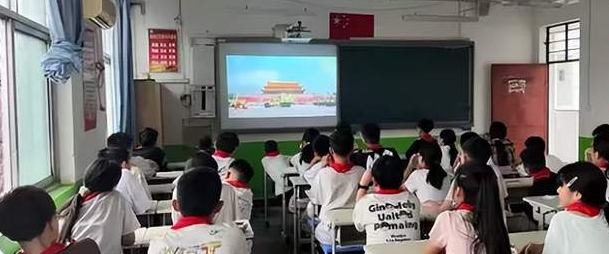 新华路初中:千秋凛然英雄气 驱策吾辈少年人