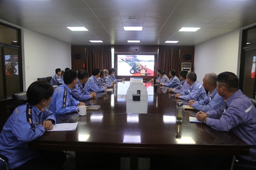 中铝物流中部陆港组织观看纪念世界反法西斯战争胜利80周年阅兵式