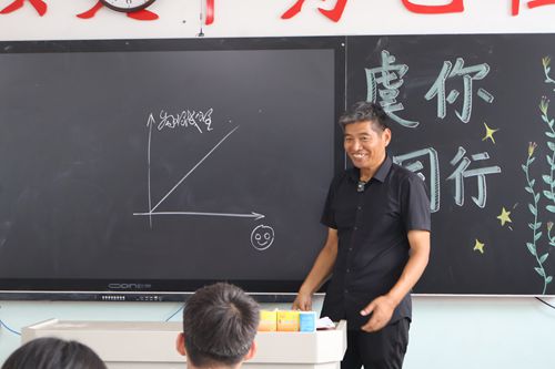 三十载育桃李 李连生：从师者到校长的教育深情