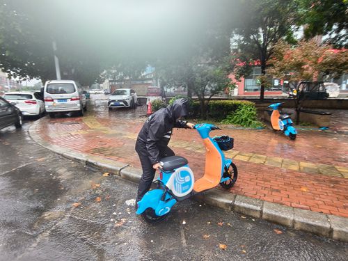 郑州市上街区峡窝镇巡防队:开展雨季安全检查活动