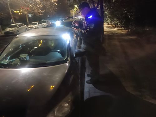 郑州市上街区峡窝镇巡防队:加强冬夜巡逻防范,守护辖区平安