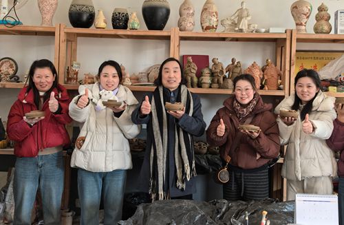 河南省郸城泥人张振福一行赴安徽界首彩陶博物馆 观摩