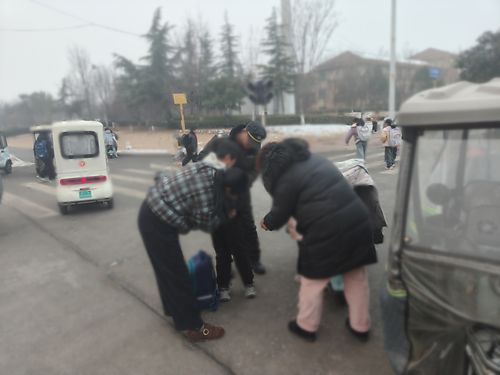 护学岗上解纷忧,郑州市上街巡防化纠纷