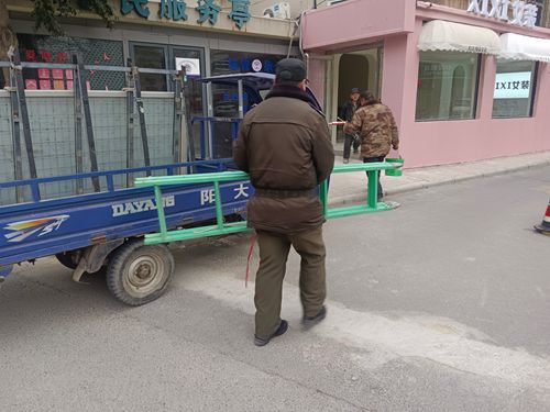 郑州市上街巡防：热心助人，点滴小事暖民心