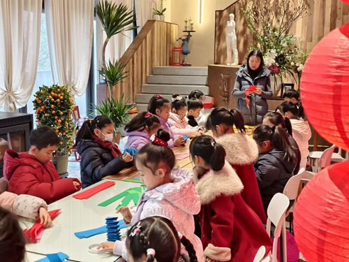 巧手迎福闹元宵 花灯点亮马年春