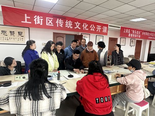 墨香沁心 公益传情 郑州市上街区传统文化书法公开课开课