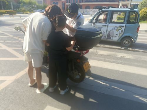 郑州市上街巡防:护学岗上暖民心,点滴善举显担当