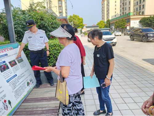 郑州市上街区工业路巡防中队深入居民楼院开展常态化禁毒宣传活动