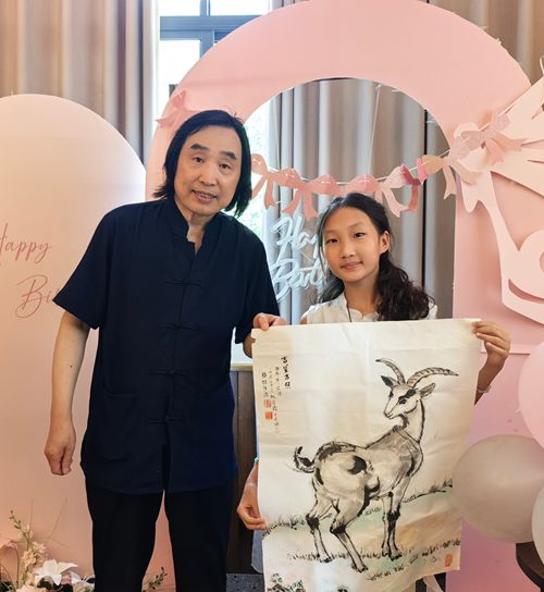    郸城泥塑传承人张振福陶瓷作品赠予泥塑小学员