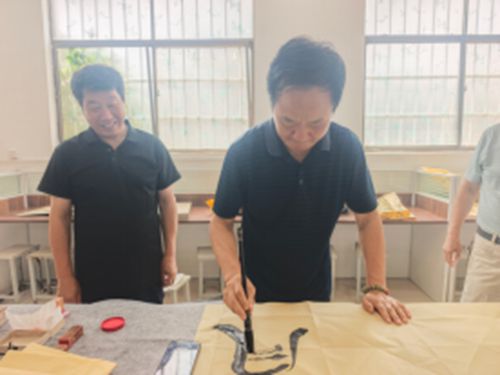 发扬传统文化助力象棋赛事 国家、省市级书画艺术家受邀走进惠翔综合实践基地