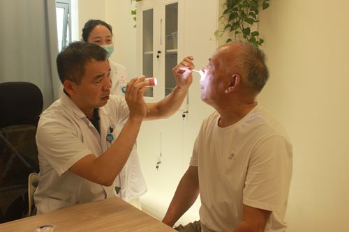 高龄老人高危手术犯难 郑州第十五人民医院就地施治解除病患痛苦