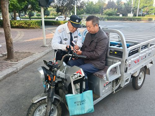 郑州市上街巡防暖心助民解忧
