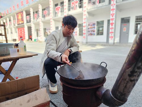 古方匠心续传承 草本润养青丝 古法黑发技艺体验暖人心