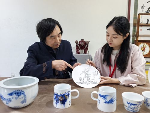 郸城褚宁丹青瓷作品亮相第十二届老子元典文化论坛